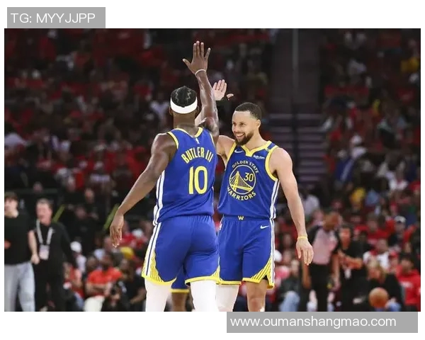 勇士与爵士激战在即谁能在这场篮球对决中笑到最后